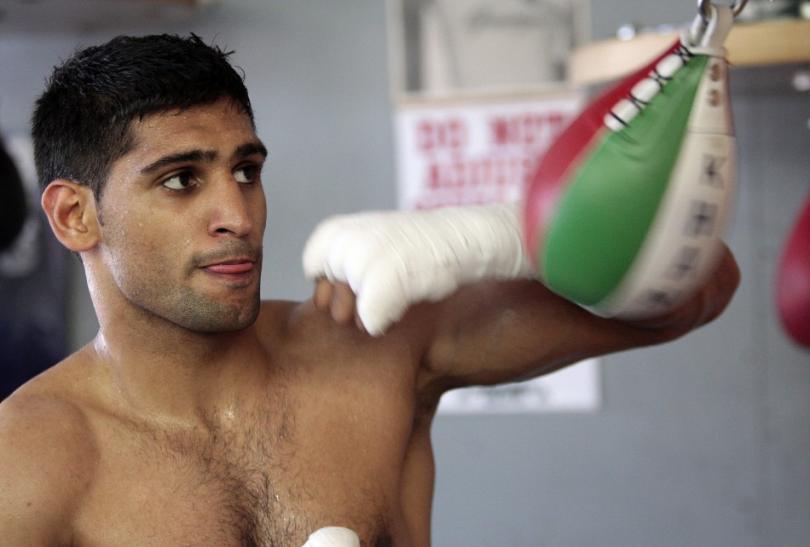 129972 british boxer amir king khan works out at the wildcard boxing club in 