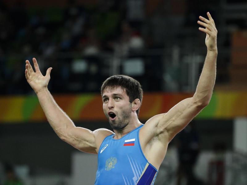 Soslan Ramonov of Russia wins Gold in Mens Freestyle 65 kg Wrestling