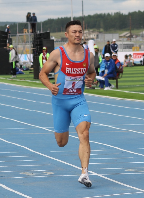 Жарин Михаил чемпион на 200 м и эстафете